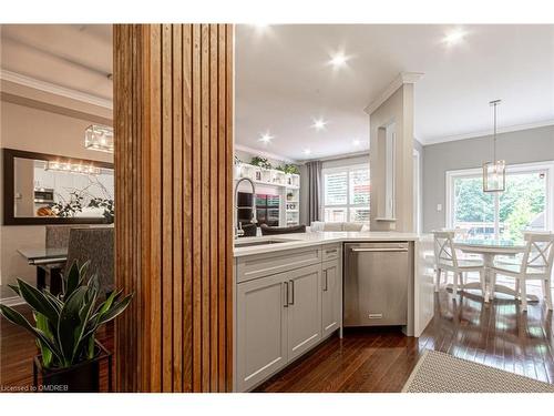 2438 Montagne Avenue, Oakville, ON - Indoor Photo Showing Dining Room