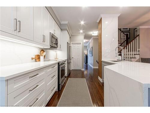 2438 Montagne Avenue, Oakville, ON - Indoor Photo Showing Kitchen