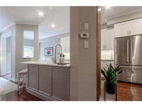 2438 Montagne Avenue, Oakville, ON - Indoor Photo Showing Kitchen