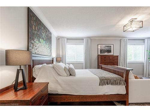 2438 Montagne Avenue, Oakville, ON - Indoor Photo Showing Bedroom