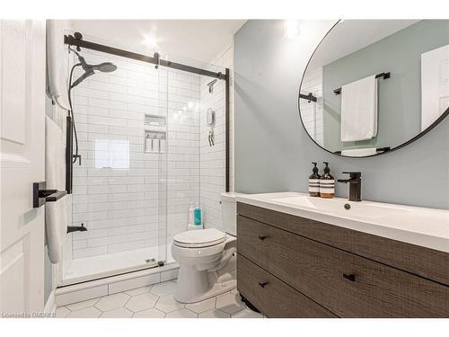 2438 Montagne Avenue, Oakville, ON - Indoor Photo Showing Bathroom