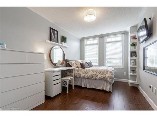 2438 Montagne Avenue, Oakville, ON - Indoor Photo Showing Bedroom