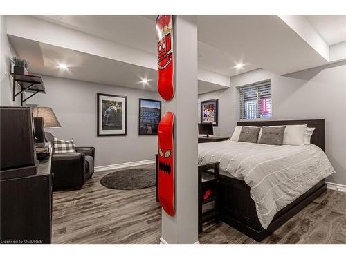 2438 Montagne Avenue, Oakville, ON - Indoor Photo Showing Bedroom