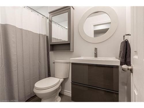 2438 Montagne Avenue, Oakville, ON - Indoor Photo Showing Bathroom