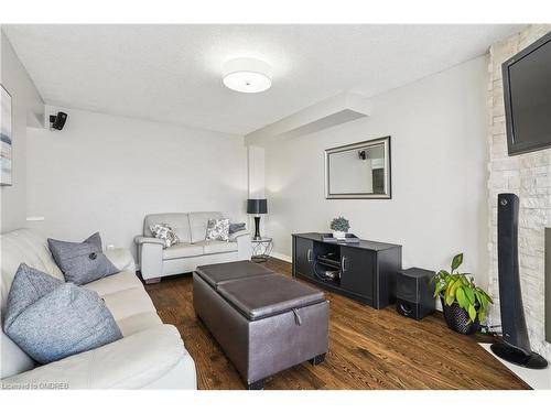 1008 Glenbrook Avenue, Oakville, ON - Indoor Photo Showing Living Room