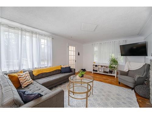 2149 Caroline Street, Burlington, ON - Indoor Photo Showing Living Room