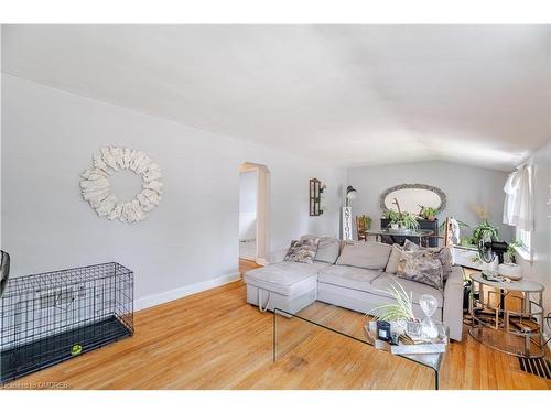 2149 Caroline Street, Burlington, ON - Indoor Photo Showing Living Room