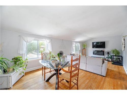 2149 Caroline Street, Burlington, ON - Indoor Photo Showing Living Room