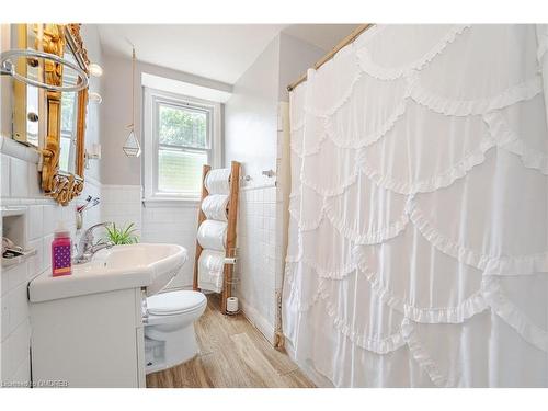 2149 Caroline Street, Burlington, ON - Indoor Photo Showing Bathroom