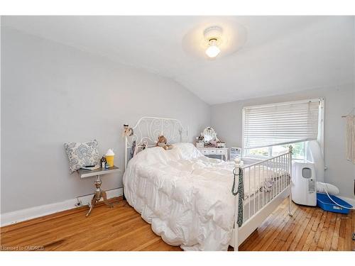 2149 Caroline Street, Burlington, ON - Indoor Photo Showing Bedroom