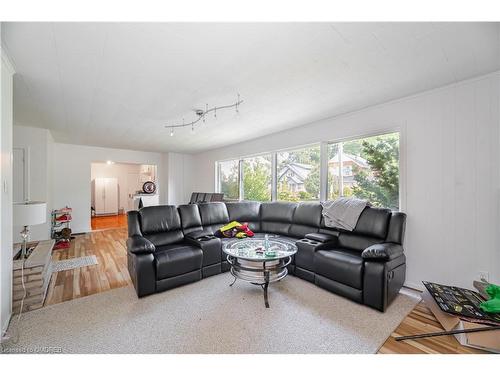 2149 Caroline Street, Burlington, ON - Indoor Photo Showing Living Room