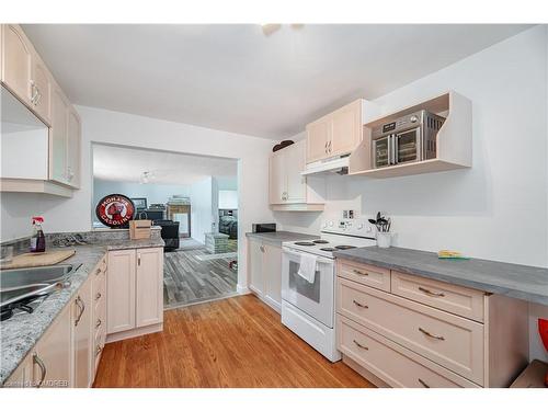 2149 Caroline Street, Burlington, ON - Indoor Photo Showing Kitchen