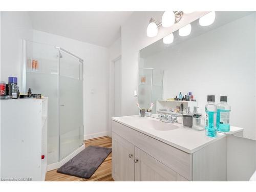 2149 Caroline Street, Burlington, ON - Indoor Photo Showing Bathroom