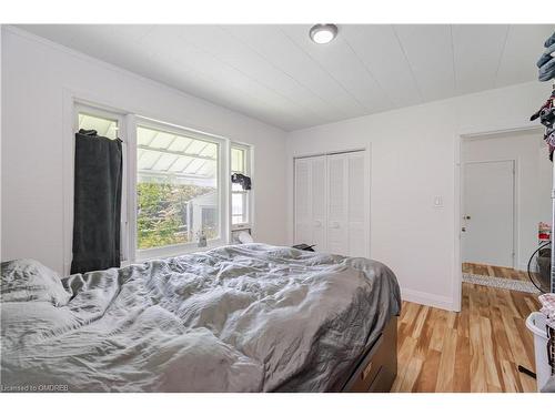 2149 Caroline Street, Burlington, ON - Indoor Photo Showing Bedroom