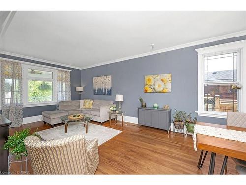 264 Winona Road, Hamilton, ON - Indoor Photo Showing Living Room