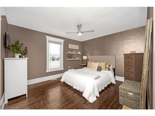 264 Winona Road, Hamilton, ON - Indoor Photo Showing Bedroom