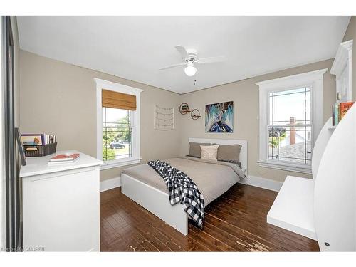 264 Winona Road, Hamilton, ON - Indoor Photo Showing Bedroom