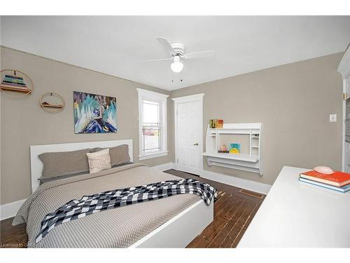 264 Winona Road, Hamilton, ON - Indoor Photo Showing Bedroom