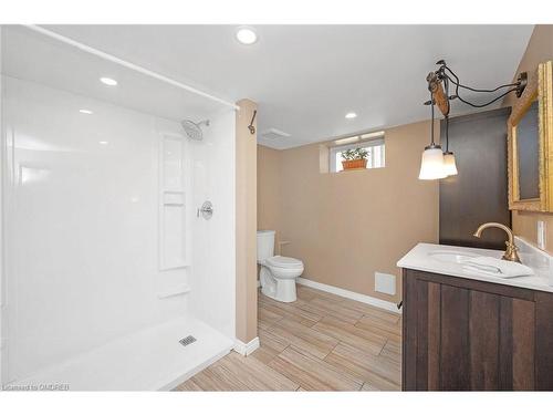 264 Winona Road, Hamilton, ON - Indoor Photo Showing Bathroom