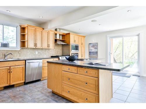 1567 Steveles Crescent, Mississauga, ON - Indoor Photo Showing Kitchen With Double Sink