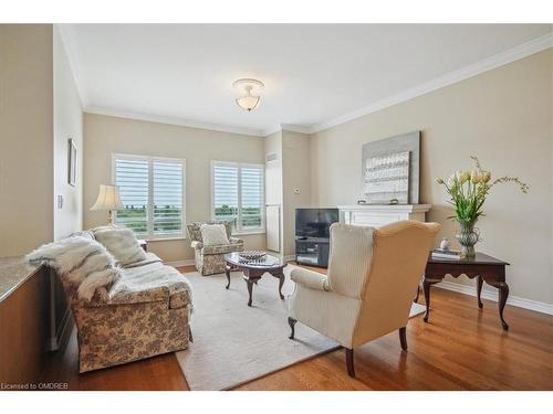 509-1499 Nottinghill Gate, Oakville, ON - Indoor Photo Showing Living Room