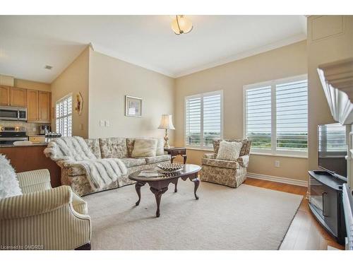 509-1499 Nottinghill Gate, Oakville, ON - Indoor Photo Showing Living Room