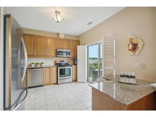 509-1499 Nottinghill Gate, Oakville, ON - Indoor Photo Showing Kitchen