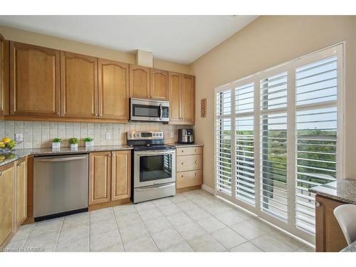 509-1499 Nottinghill Gate, Oakville, ON - Indoor Photo Showing Kitchen