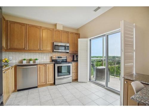 509-1499 Nottinghill Gate, Oakville, ON - Indoor Photo Showing Kitchen