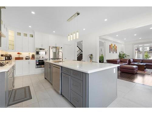 220 Great Falls Boulevard, Waterdown, ON - Indoor Photo Showing Kitchen With Upgraded Kitchen