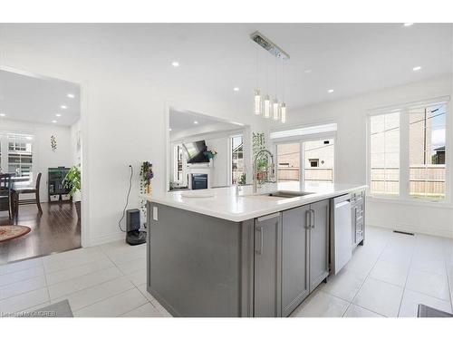 220 Great Falls Boulevard, Waterdown, ON - Indoor Photo Showing Kitchen