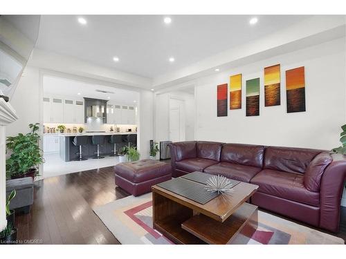 220 Great Falls Boulevard, Waterdown, ON - Indoor Photo Showing Living Room