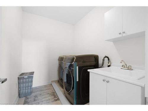 220 Great Falls Boulevard, Waterdown, ON - Indoor Photo Showing Laundry Room