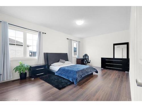 220 Great Falls Boulevard, Waterdown, ON - Indoor Photo Showing Bedroom