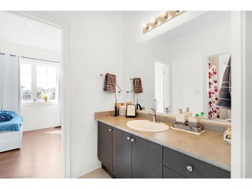 220 Great Falls Boulevard, Waterdown, ON - Indoor Photo Showing Bathroom