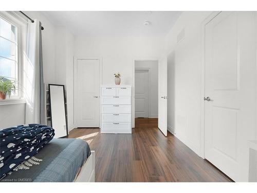 220 Great Falls Boulevard, Waterdown, ON - Indoor Photo Showing Bedroom