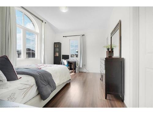 220 Great Falls Boulevard, Waterdown, ON - Indoor Photo Showing Bedroom