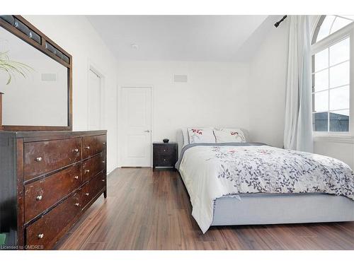 220 Great Falls Boulevard, Waterdown, ON - Indoor Photo Showing Bedroom