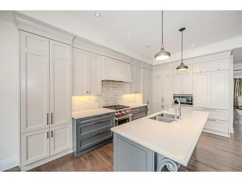 263 Hanover Street, Oakville, ON - Indoor Photo Showing Kitchen With Double Sink With Upgraded Kitchen