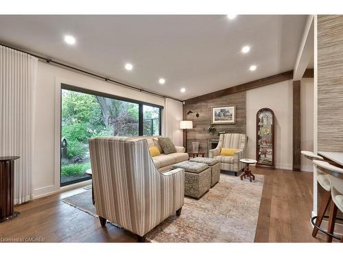 124 Lynn Court, Burlington, ON - Indoor Photo Showing Living Room