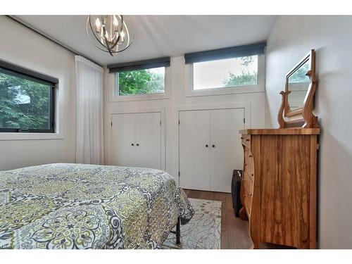 124 Lynn Court, Burlington, ON - Indoor Photo Showing Bedroom