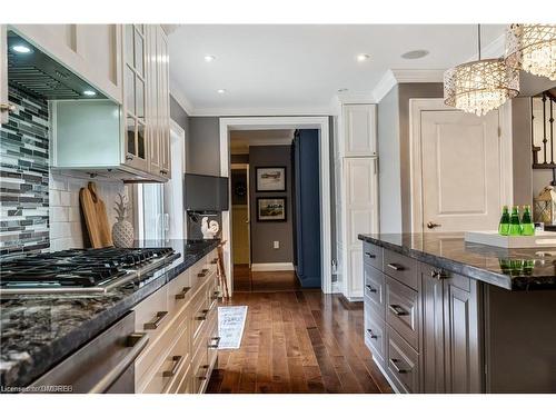 2069 Victoria Avenue, Burlington, ON - Indoor Photo Showing Kitchen With Upgraded Kitchen