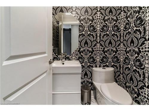 2069 Victoria Avenue, Burlington, ON - Indoor Photo Showing Bathroom