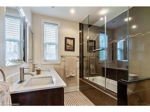 2069 Victoria Avenue, Burlington, ON - Indoor Photo Showing Bathroom