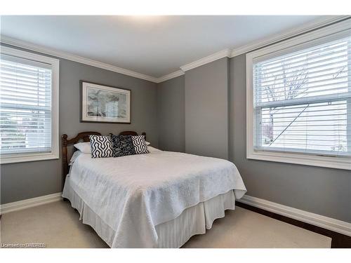 2069 Victoria Avenue, Burlington, ON - Indoor Photo Showing Bedroom