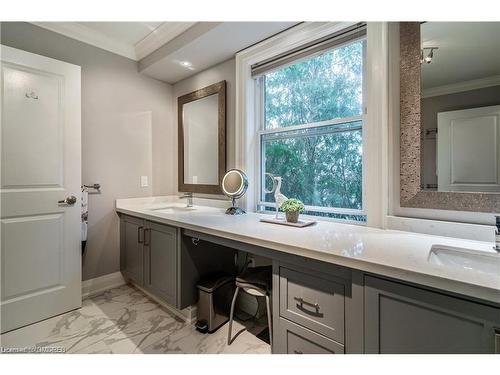 2069 Victoria Avenue, Burlington, ON - Indoor Photo Showing Bathroom