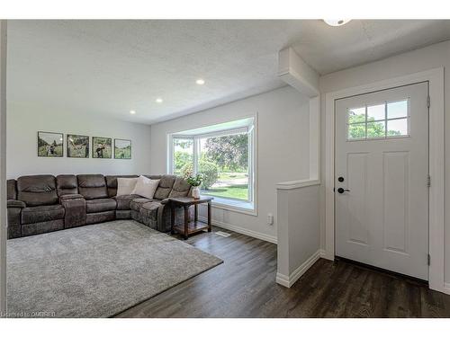 232 Pleasant Ridge Road, Brantford, ON - Indoor Photo Showing Living Room