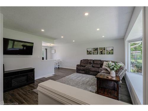 232 Pleasant Ridge Road, Brantford, ON - Indoor Photo Showing Living Room