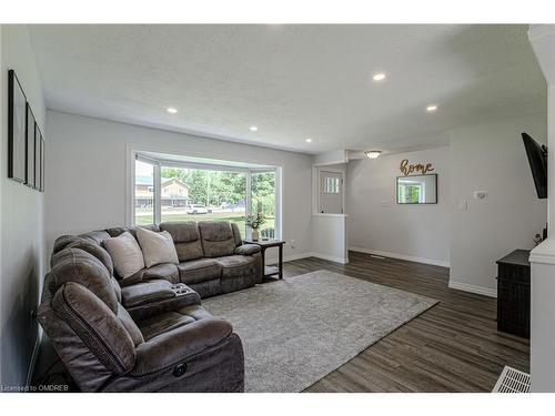 232 Pleasant Ridge Road, Brantford, ON - Indoor Photo Showing Living Room