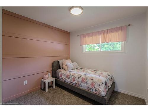 232 Pleasant Ridge Road, Brantford, ON - Indoor Photo Showing Bedroom